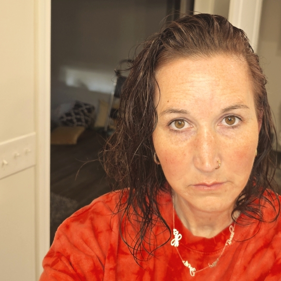 Meet your Posher, Krista - Picture 1 of 2